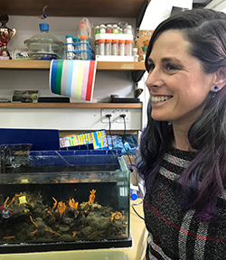 טל אידן במעבדה